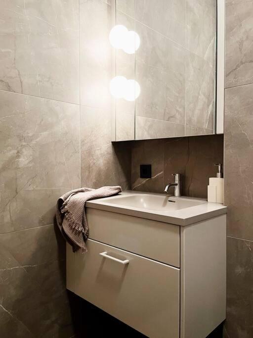 Private Lux 2Br & 2Ba City Center With Free Parking Reykjavík Exterior foto