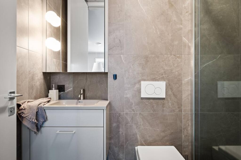 Private Lux 2Br & 2Ba City Center With Free Parking Reykjavík Exterior foto